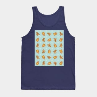 Winter pattern with gingerbread and snowflakes Tank Top